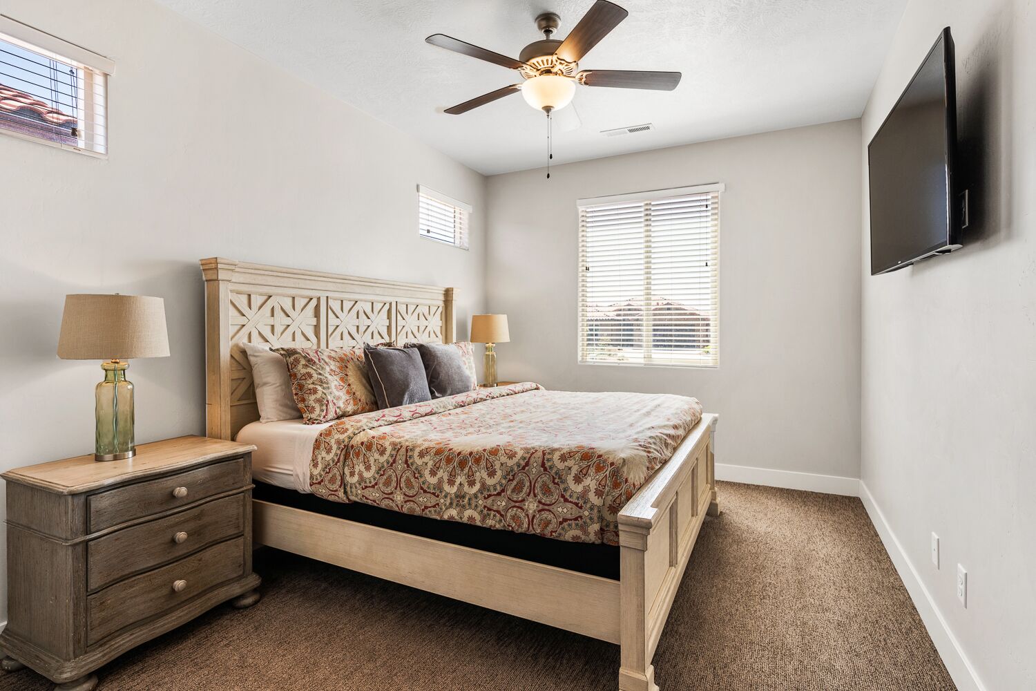 Lux Paradise Village Haven ~ Hot Tub ~ Scenic View