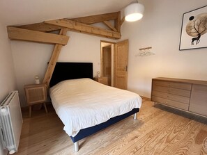 3 bedrooms, free WiFi - Spacious accommodation with terrace, nature, pets allowed (Les Salles)