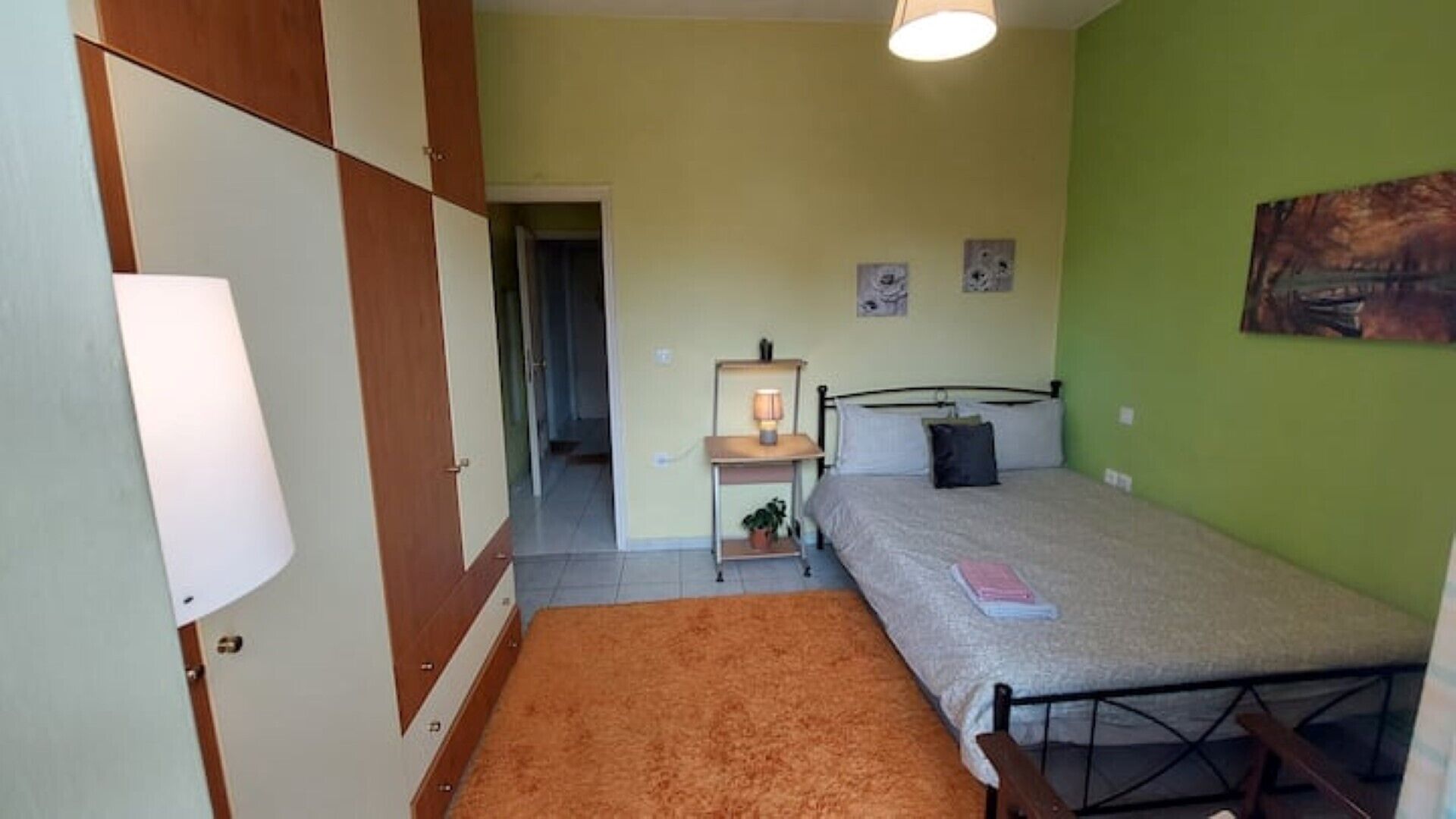 Studio flat in a private block close to the centre