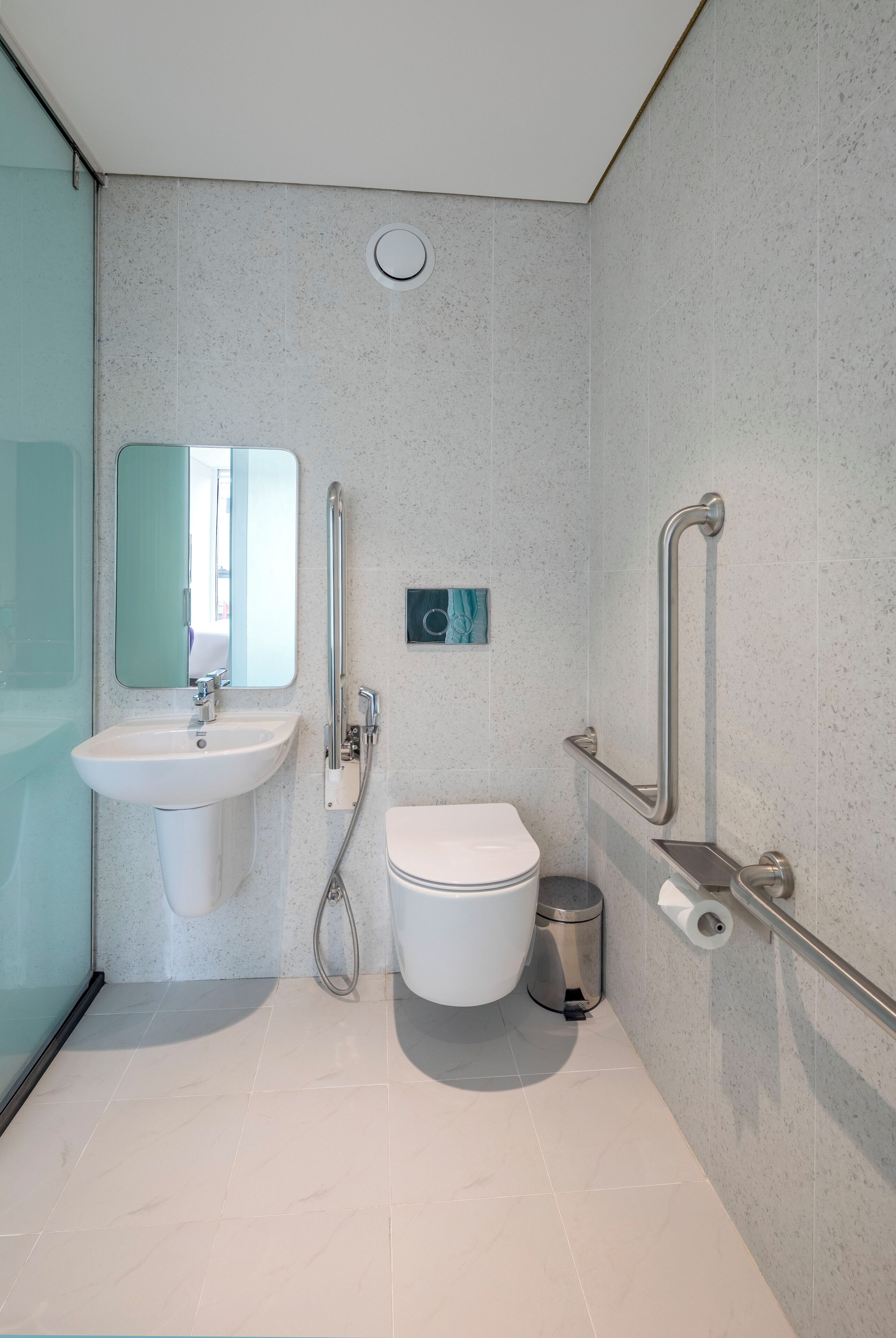 room, 1 king bed, accessible | 1 bedroom, in-room safe, desk, laptop workspace