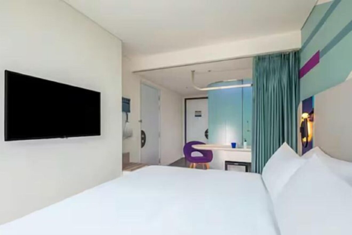 In-room safe, desk, laptop workspace, blackout drapes