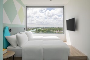 Caja de seguridad en la habitación y escritorio