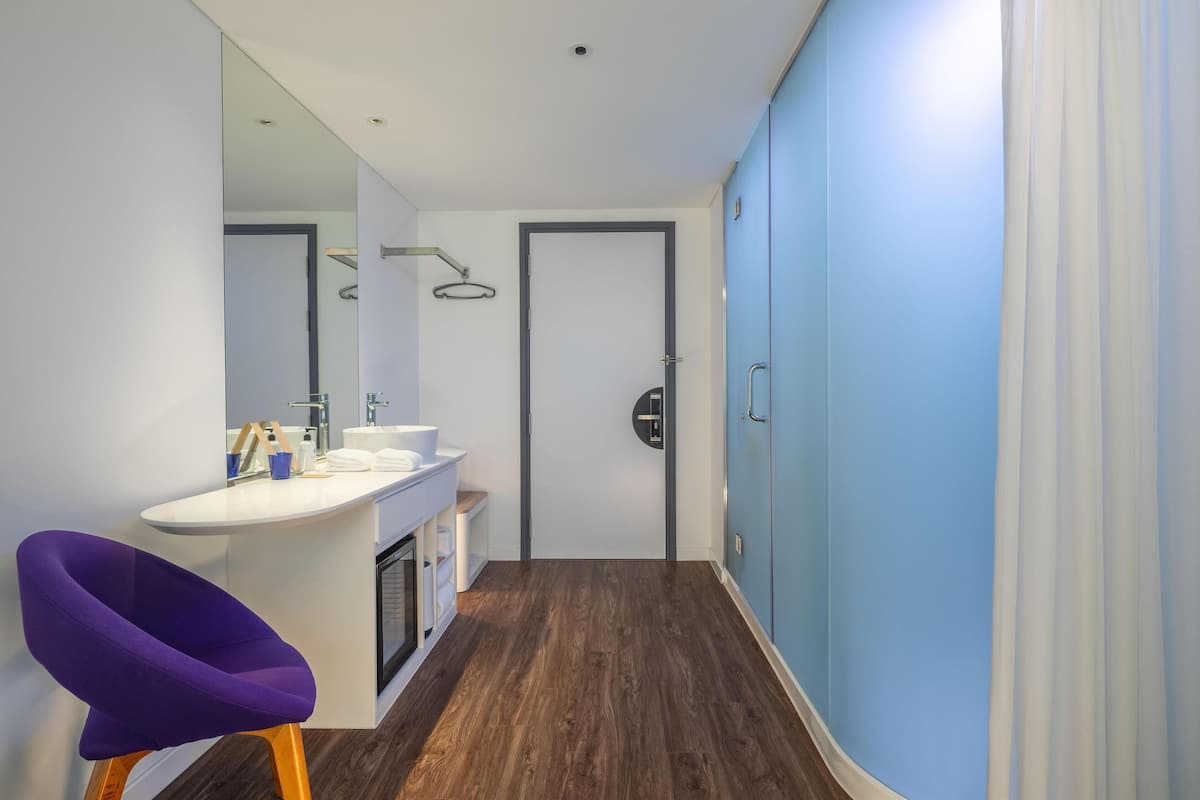 1 bedroom, premium bedding, down duvets, memory-foam beds