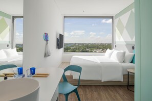 1 habitación, caja de seguridad en la habitación y escritorio 