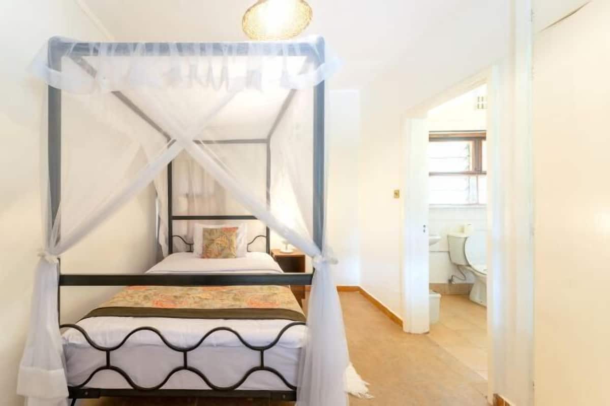 Free WiFi, bed sheets