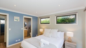 4 bedrooms, desk, free WiFi, bed sheets - Bogong Lakeview – 1/19 Bogong Street (Jindabyne)
