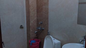 Camera Deluxe | Bagno | Set di cortesia gratuito, asciugamani