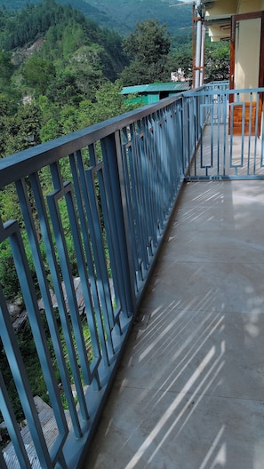 Premium Room | Terrace/patio - Harela Inn – A Boutique Himalayan Wedding Retreat (Chamoli)