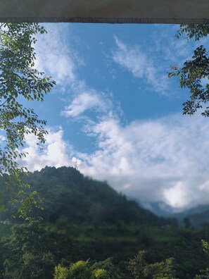 Premium Room | Balcony view - Harela Inn – A Boutique Himalayan Wedding Retreat (Chamoli)