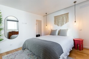 2 bedrooms, iron/ironing board, Internet, bed sheets - The Gold Artist 2 bedroom apartment with Terrace (Lisboa)