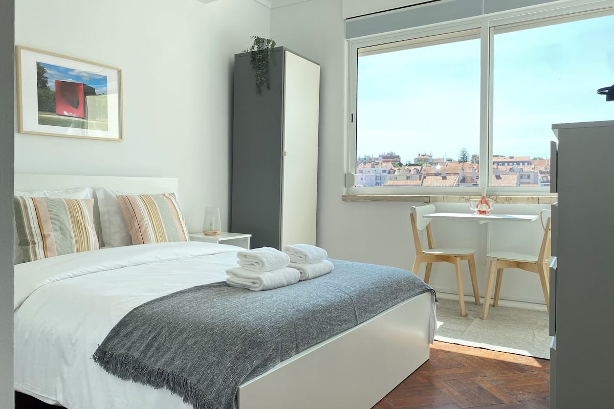 Basic Double Room, Shared Bathroom
