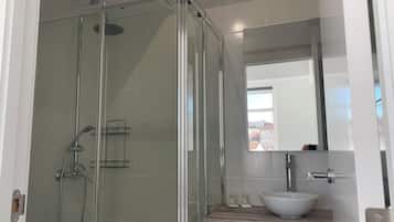 Doppia Classic | Bagno | Doccia, asciugacapelli, asciugamani, sapone