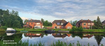 Dream accommodation with its own jetty and garden!
