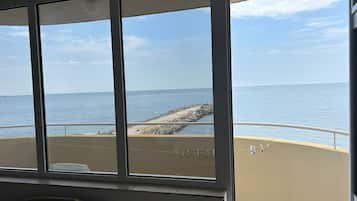 Apartamento panorámico, 1 habitación, no fumadores, vistas al mar | 1 dormitorio, wifi gratis, ropa de cama