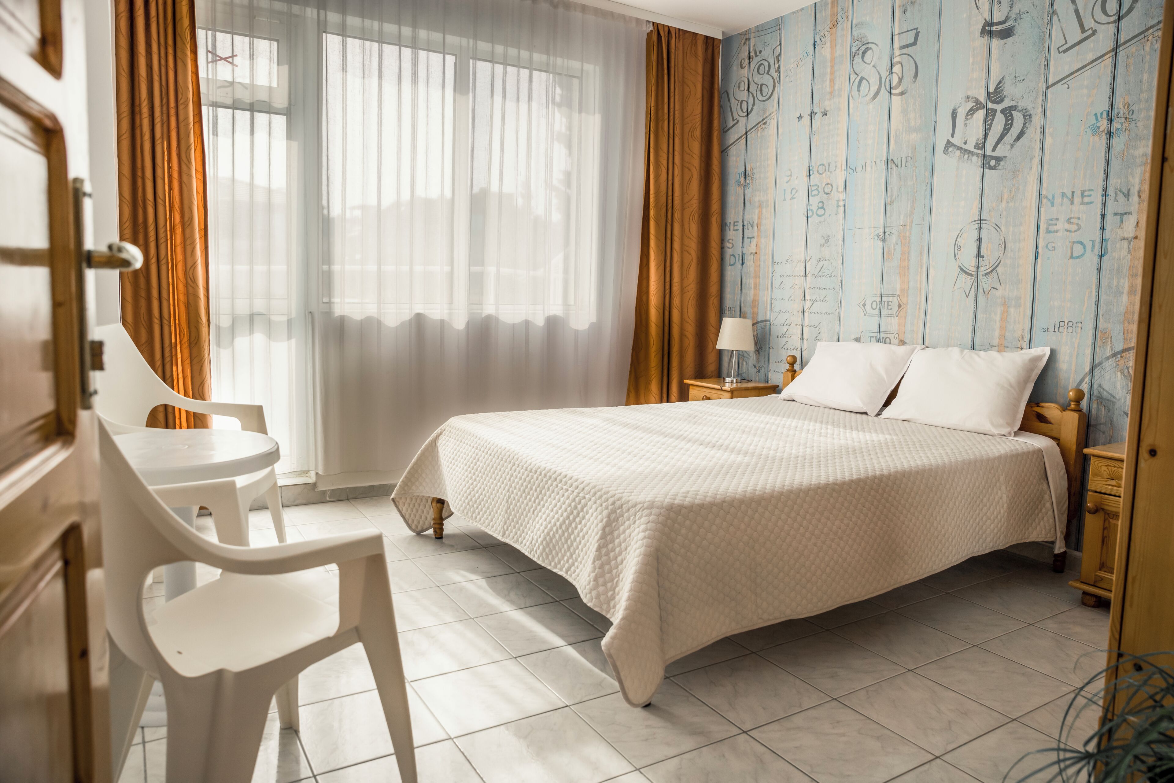 Wi-Fi de cortesia, roupa de cama