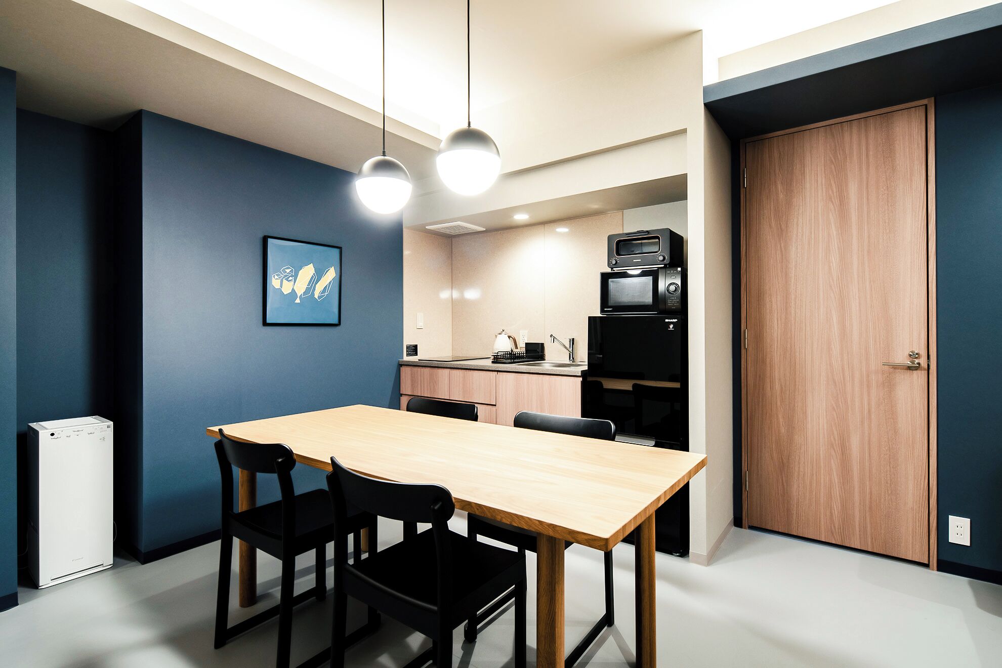 Premier One-Bedroom Apartment, Non Smoking | Dining room