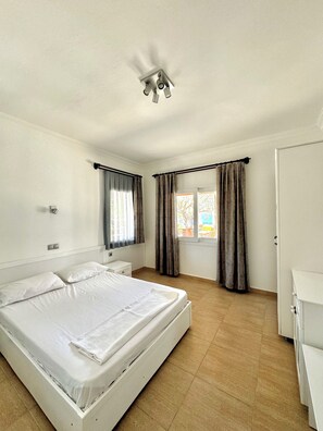 Premium bedding, minibar, cribs/infant beds, free WiFi - Yüksel Pansiyon (Bodrum)