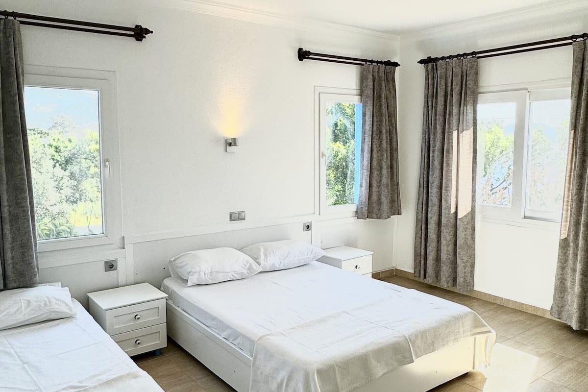 Standard Triple Room | Premium bedding, minibar, cots/infant beds, free WiFi