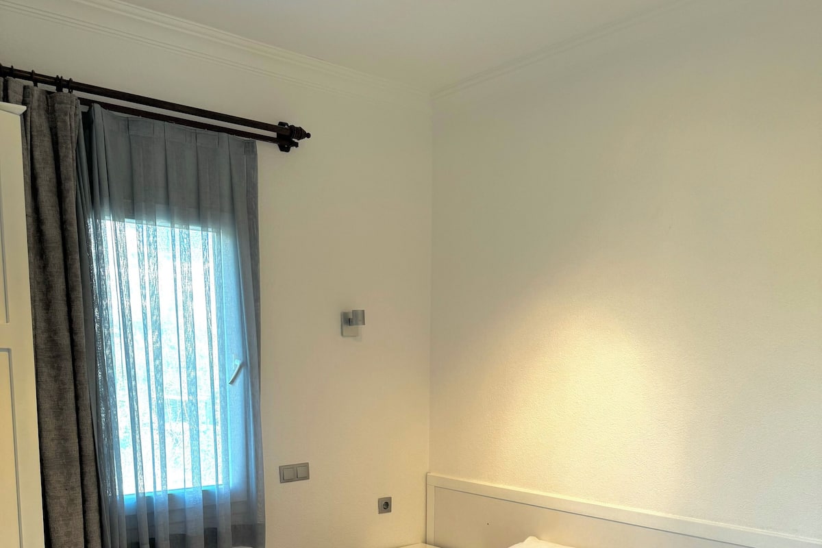 Singola Standard | Biancheria da letto di alta qualità, minibar