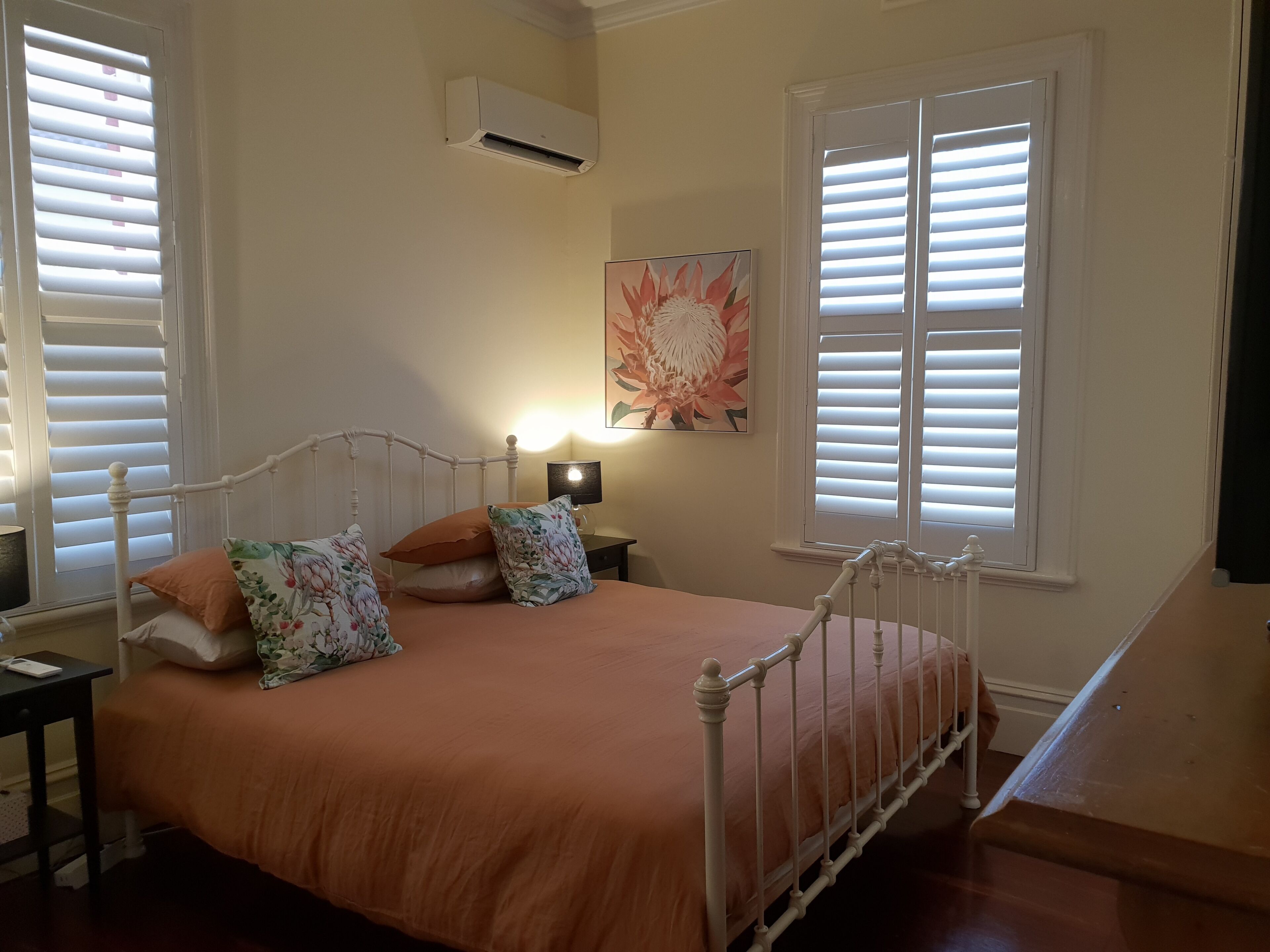 Crepe Myrtle Cottage in South Fremantle. Location + Wow factor