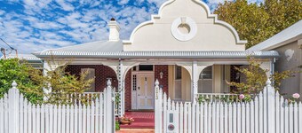 Crepe Myrtle Cottage in South Fremantle. Location + Wow factor