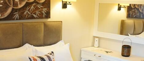 Egyptian cotton sheets, premium bedding, individually decorated, desk