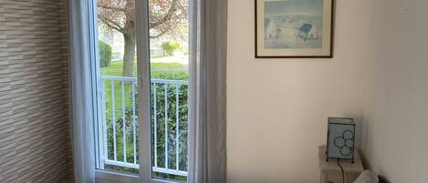 1 chambre, fer et planche Ă repasser, Wi-Fi gratuit, draps fournis