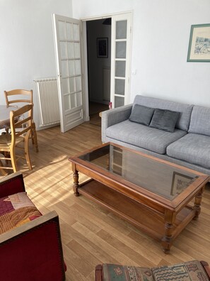 TV - Pleasant, well-equipped apartment close to the Corniche and town center. (Concarneau)