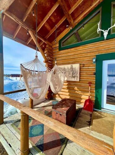 Romantic private Log Cabin with horse pasture