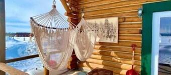 Romantic private Log Cabin with horse pasture