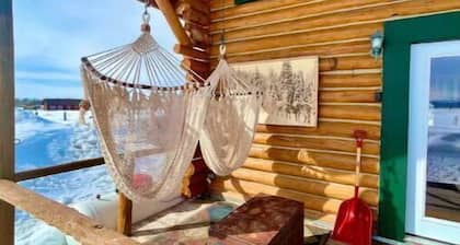 Romantic private Log Cabin with horse pasture