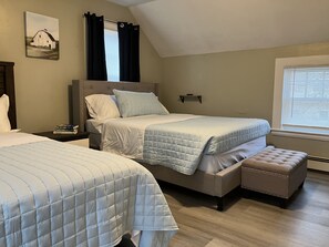 2 bedrooms, iron/ironing board, travel cot, free WiFi - 2-Bedroom Apt Sleeps 7! - 1/4 mile to Beach! (Hampton)