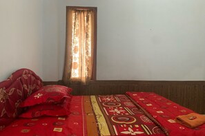 Deluxe Double Room | Desk, bed sheets - OYO 91263 Dinar Homestay (Makassar)