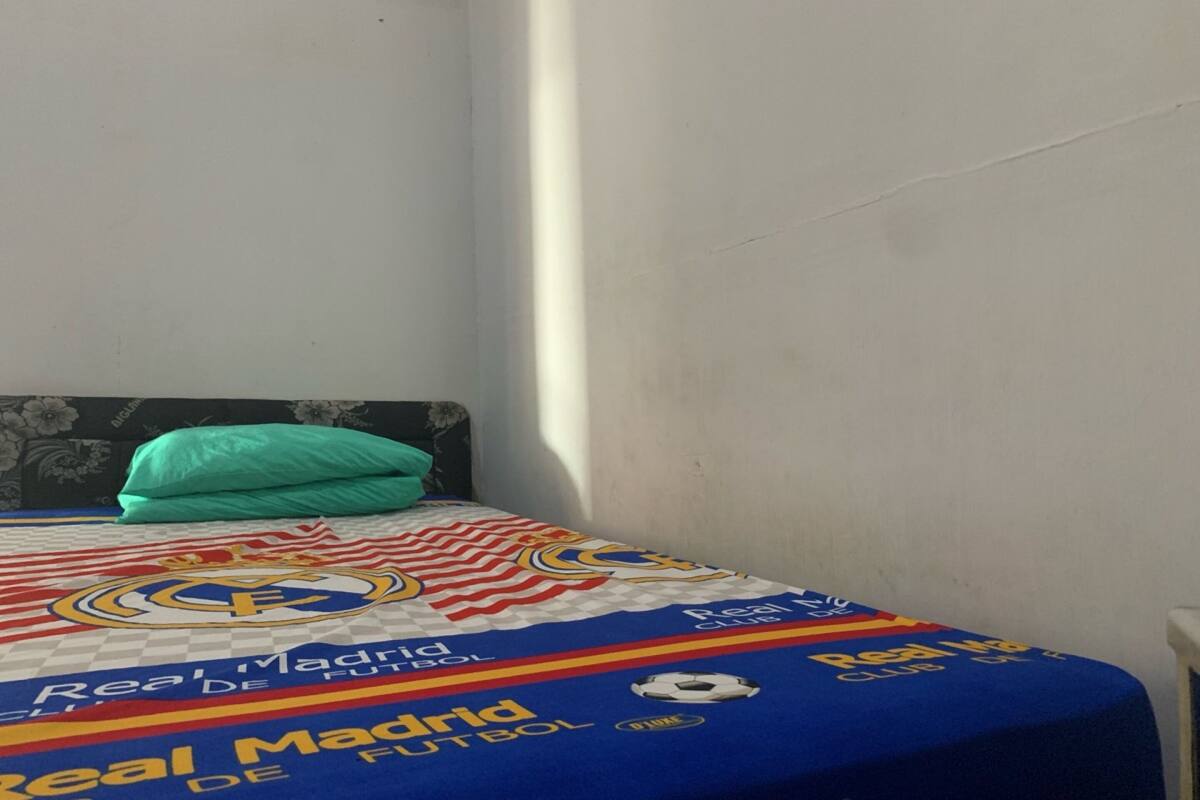 standard double room | desk, bed sheets