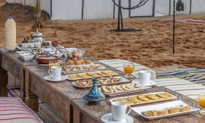 Desayuno bufé gratuito y diario