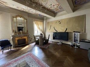 Living area - Charming apartment in Piazza Grande Modena (Modena)