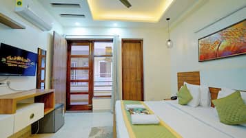 Premium Double Room | Egyptian cotton sheets, premium bedding, pillow-top beds, in-room safe