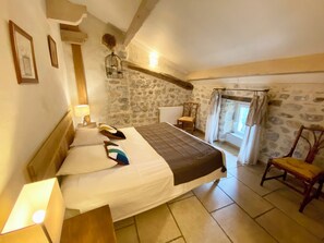 3 slaapkamers, een strijkplank/strijkijzer, reisbedje, wifi