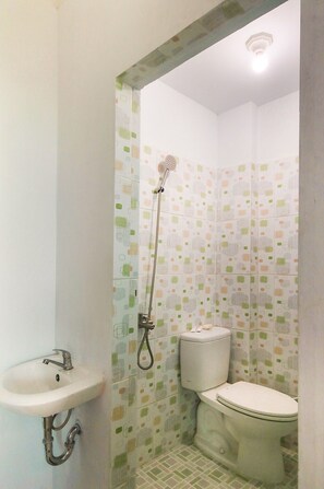 Standard Double Room | Bathroom