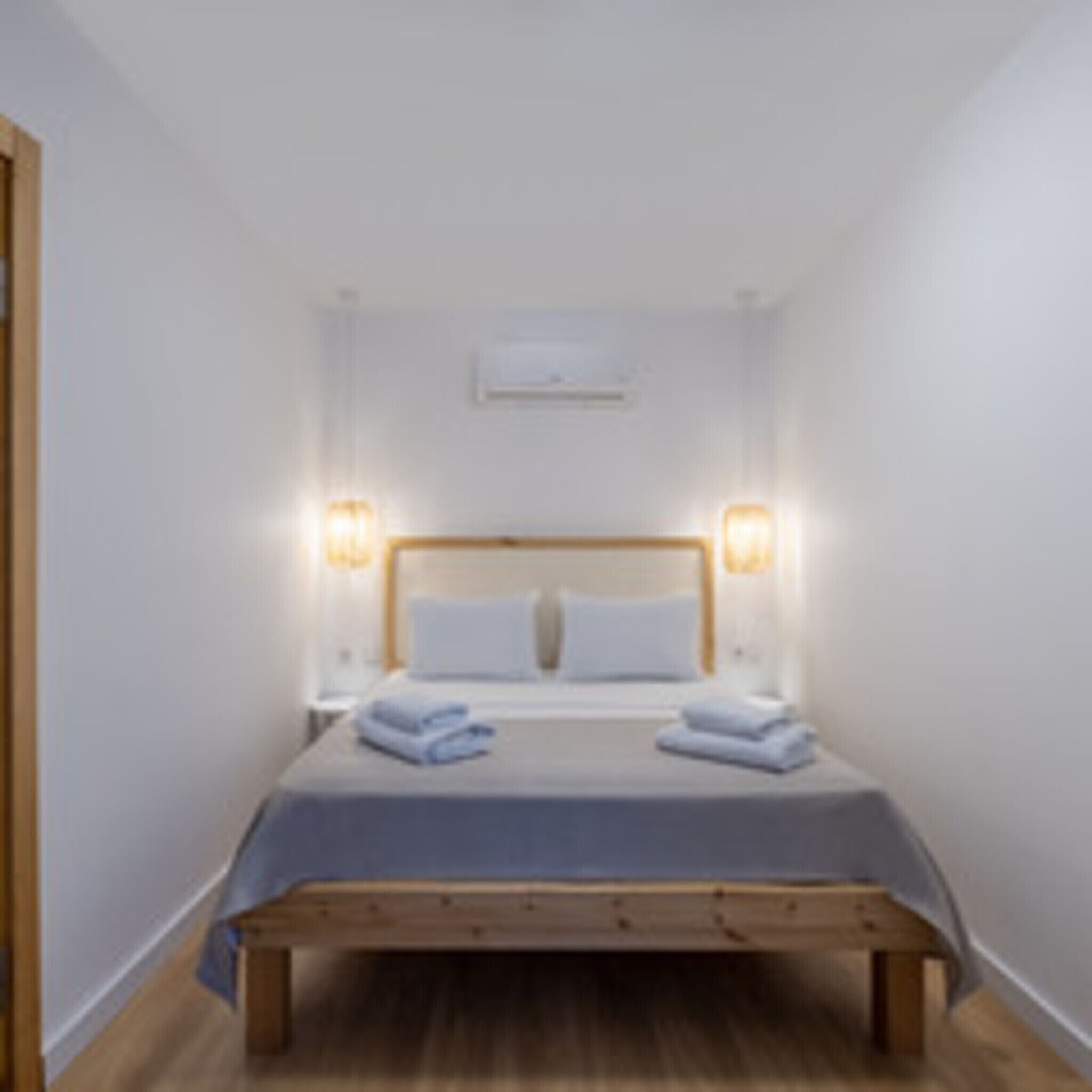 Sengetøy av topp kvalitet, minibar, safe på rommet og skrivebord