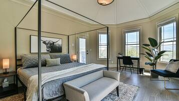 7 bedrooms, desk, iron/ironing board, travel cot