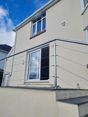Exterior detail - Large family home, stunning views and massive sunny terrace - close to beaches!! (Barnstaple)