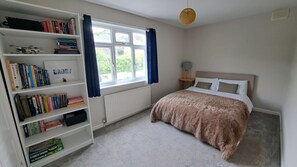 4 bedrooms, iron/ironing board, travel cot, WiFi