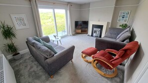 Smart TV, fireplace, books - Large family home, stunning views and massive sunny terrace - close to beaches!! (Barnstaple)