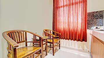Deluxe Suite | 1 bedroom, laptop workspace, free WiFi, bed sheets