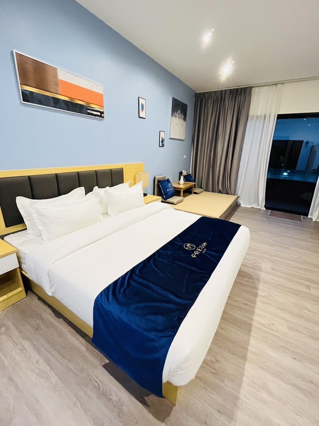 Minibar, in-room safe, desk, free WiFi
