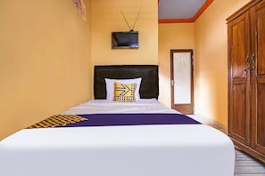 Single Room | Laptop workspace, free WiFi, bed sheets - OYO Life 90433 Serasi Kost  (Palembang)