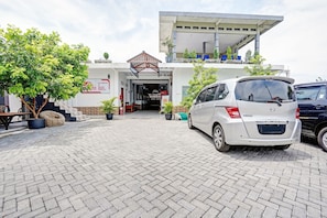 Front of property - OYO Life 90678 Omah Kulo Guest House (Jombang)