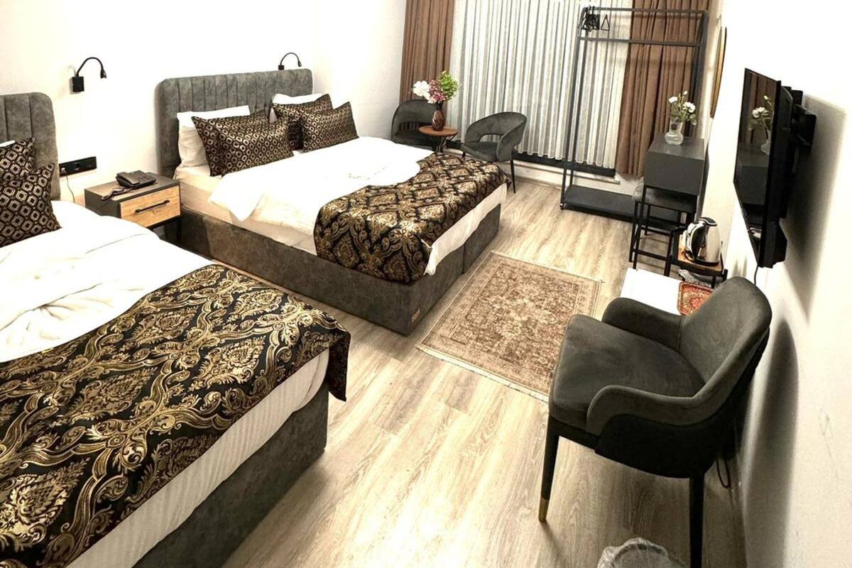 Minibar, soundproofing, WiFi (free), bed sheets