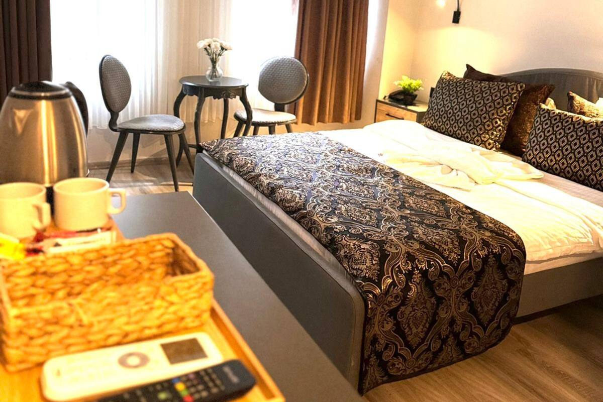 Standard Double Room | Minibar, soundproofing, WiFi (free), bed sheets